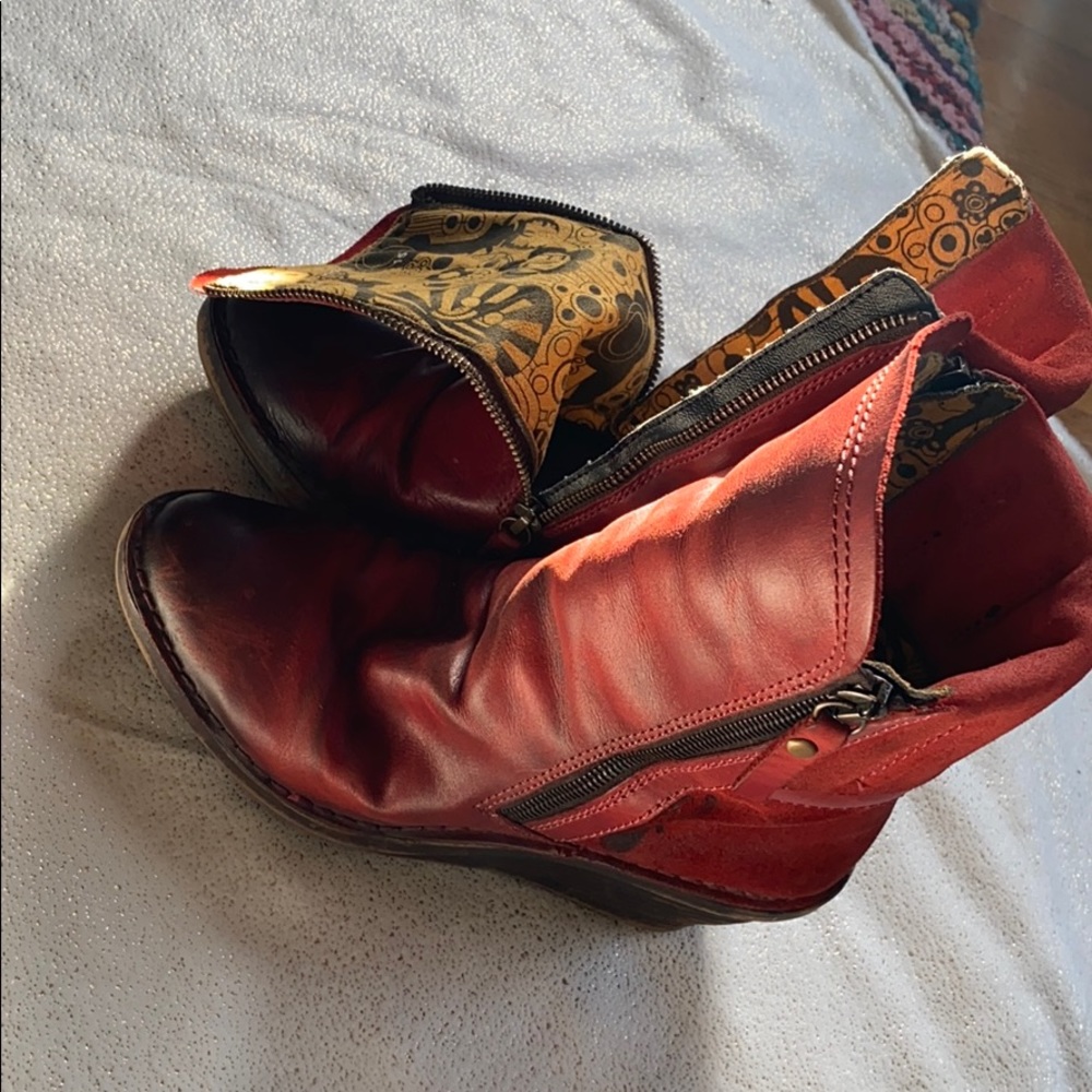 Fly London burnished toe red boots, wedge/artsy - Picture 8 of 8